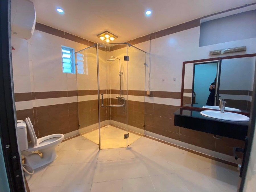 Nhà đẹp gần phố, chủ Hot Girl, 40m x 5 tầng, giá 4.6 tỷ