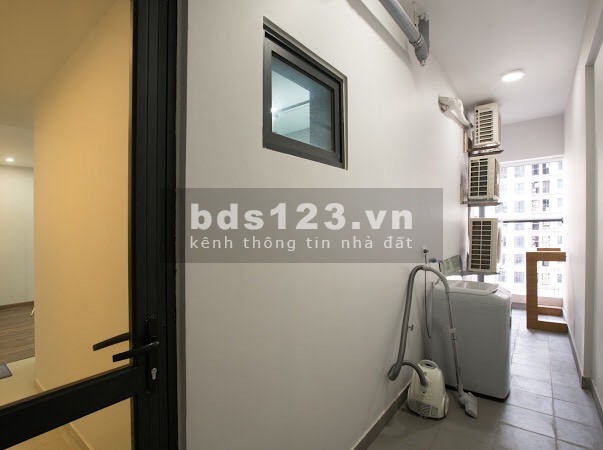 Cần bán gấp căn 2PN BC Đông Nam, ở Goldmark City, Giá 2.25 tỷ, LH: 0352781220
