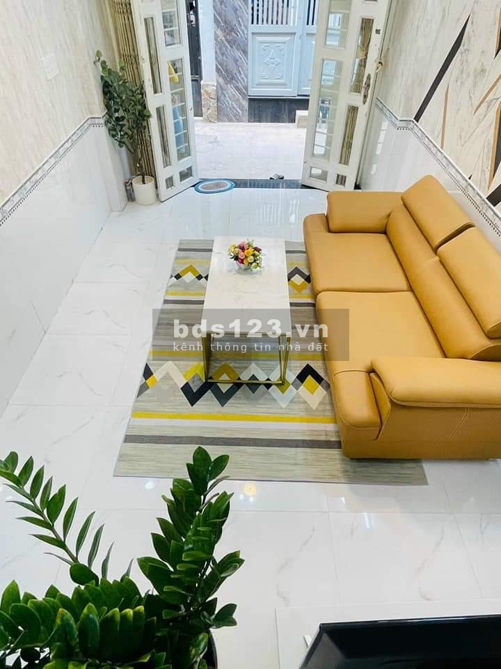 Bán nhanh căn nhà bên Hưng Long Bình Chánh, cách chợ và trường học tầm 1 km SHR