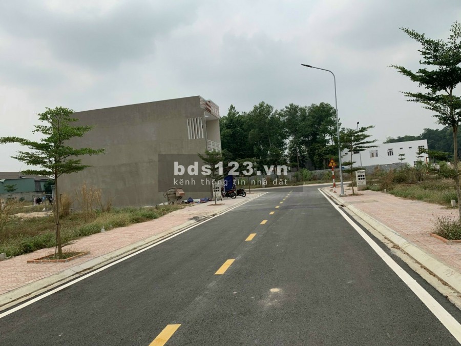Cần bán lô đất nền 70m2/730tr sổ hồng thổ cư Phú Giáo Bình Dương