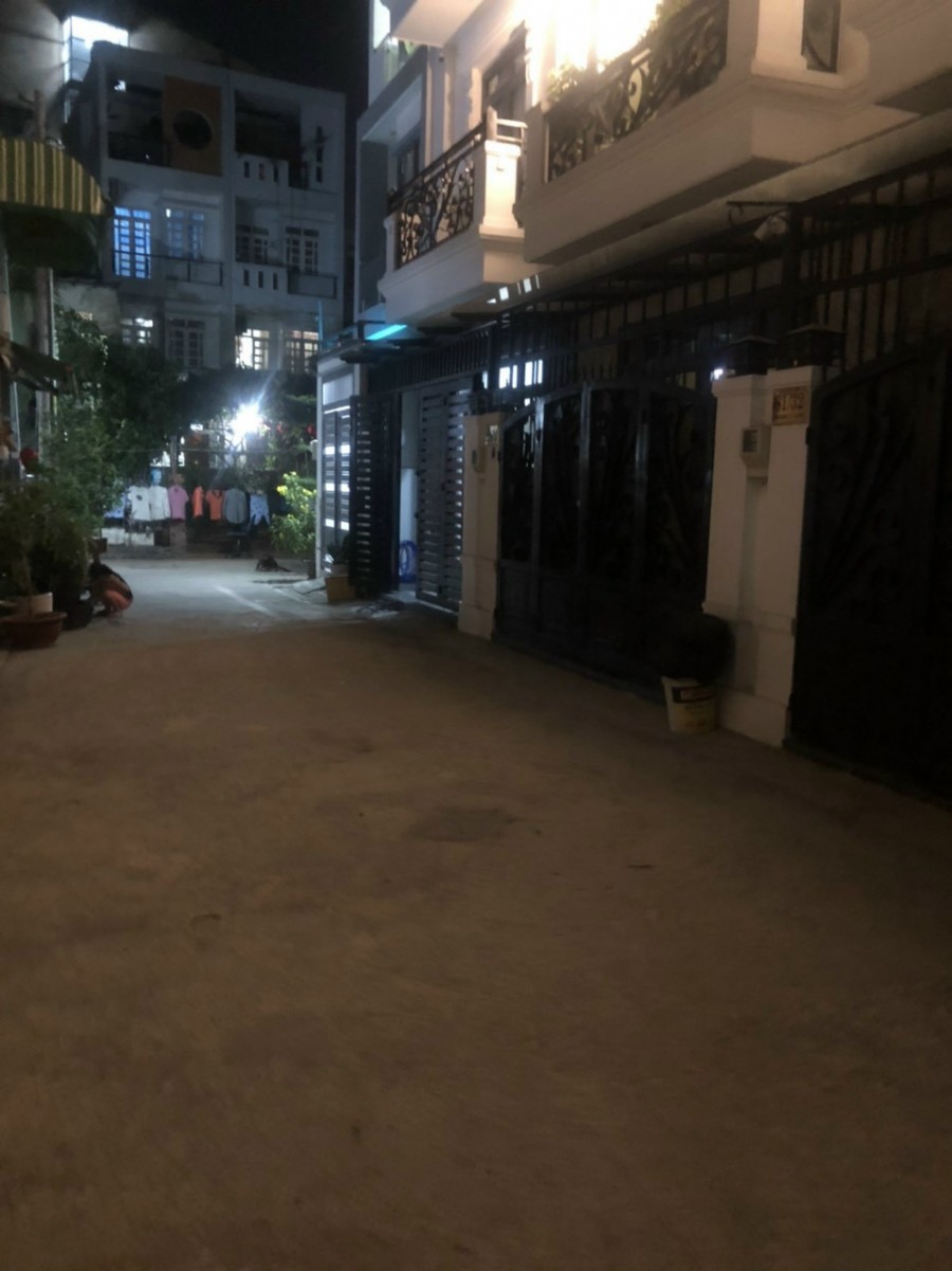 Bán Nhà Đường CMT8 Tân Bình Giá Rẻ, 45 m2, 4 lầu, 4 Phòng Ngủ.