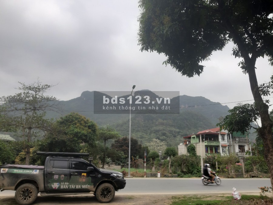 CẦN BÁN LÔ ĐẤT DT 1326M THỔ CƯ 400M, BÁM MẶT ĐƯỜNG QUỐC LỘ 6 25M. SÂU 50M GIÁ 8 TỶ(có thương lượng)