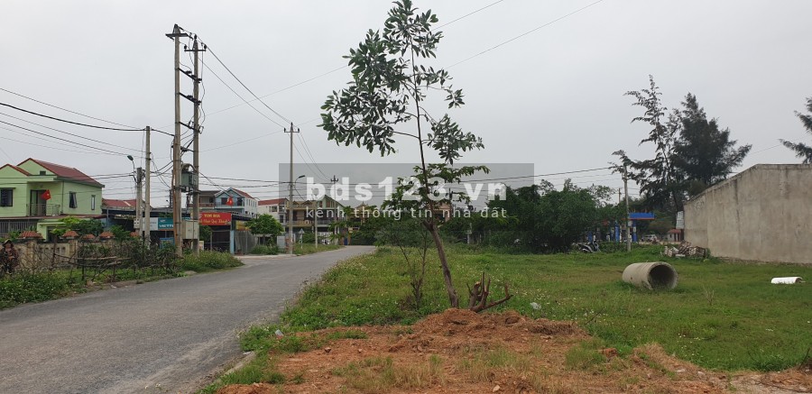 Bán lô đất đối diện cổng chợ Đức Ninh, 8 x 17m, Đông Nam, giá tốt để đầu tư