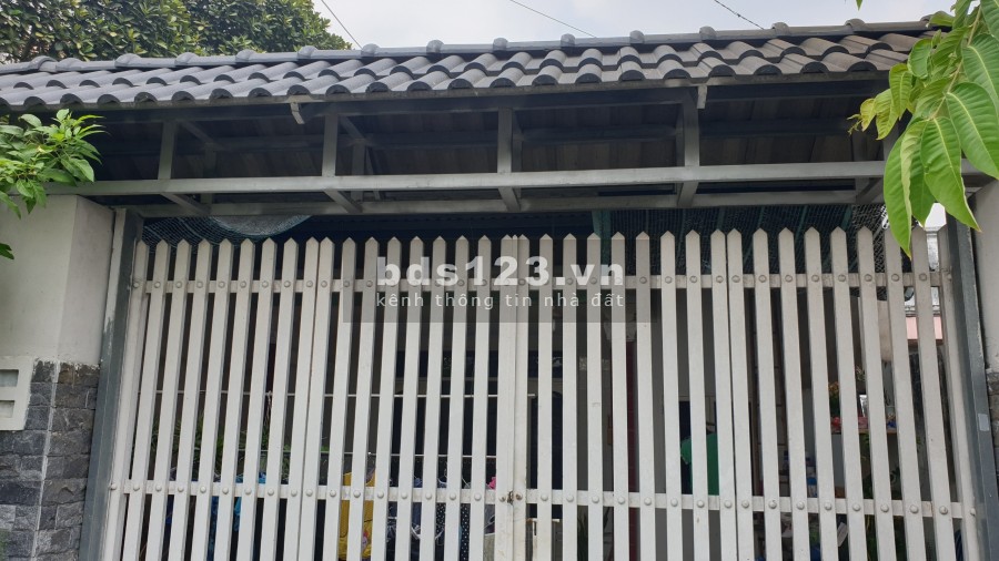 Kẹt tiền bán lỗ nhà MT Đường Trịnh Như Khuê Bình Chánh, 90m2 SHR, giá 1 tỷ