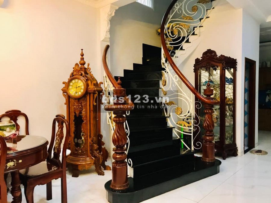 Bán Biệt thự đường CMT8, 90m2(5.15x16), 4 tầng, Giá chỉ 12.8 tỷ, Nội thất sang trọng, LH:0914648319