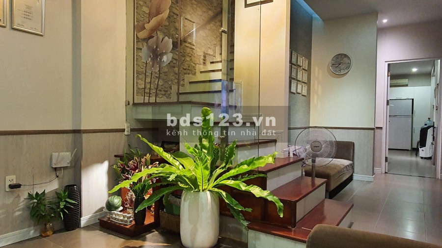 Nhà đẹp 68m2 gần chợ Phan Huy Ích Gò Vấp