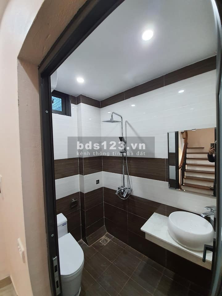 Bán gấp nhà Nguyễn Đức Cảnh full nội thất, 35m x 5 tầng MT 3.5m, 3.3 tỷ
