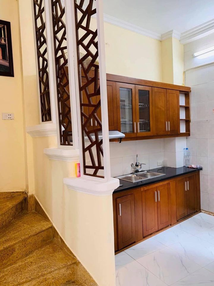 Bán nhà khu Hoàng Cầu diện tích 60m x 4 tầng mặt tiền 8m giá 6.2 tỷ