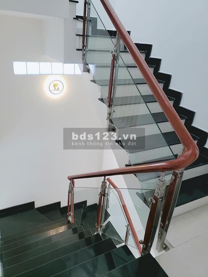 Bán nhà mới ở ngay, Lý Thường Kiệt P4 GV, (5.5x6)m 3Tầng chỉ 3.85 Tỷ