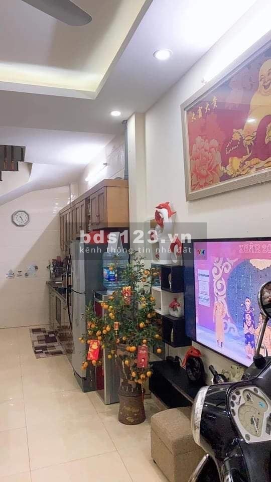 Bán nhà chỉ cách phố Bạch Mai 20m, 31mx5T, nội thất VIP, giá 3.x Tỷ