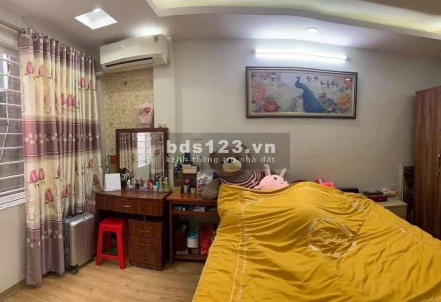 Bán nhà chỉ cách phố Bạch Mai 20m, 31mx5T, nội thất VIP, giá 3.x Tỷ