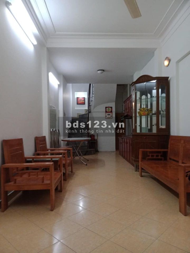 Bán Nhà Phố Hoa Bằng, chưa đến 4 tỷ ô tô đỗ cửa.