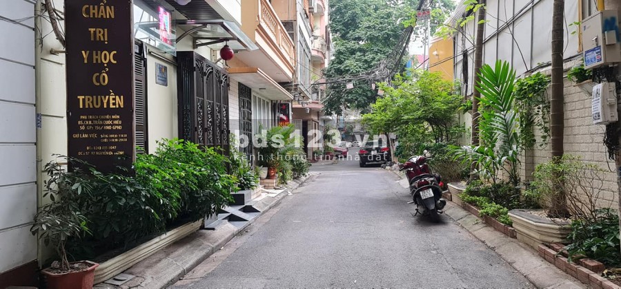 Bán nhà Nguyễn Chí Thanh kinh doanh ô tô tránh Dt 60m.5 tầng. Mt 7m. Giá 11.2 tỷ