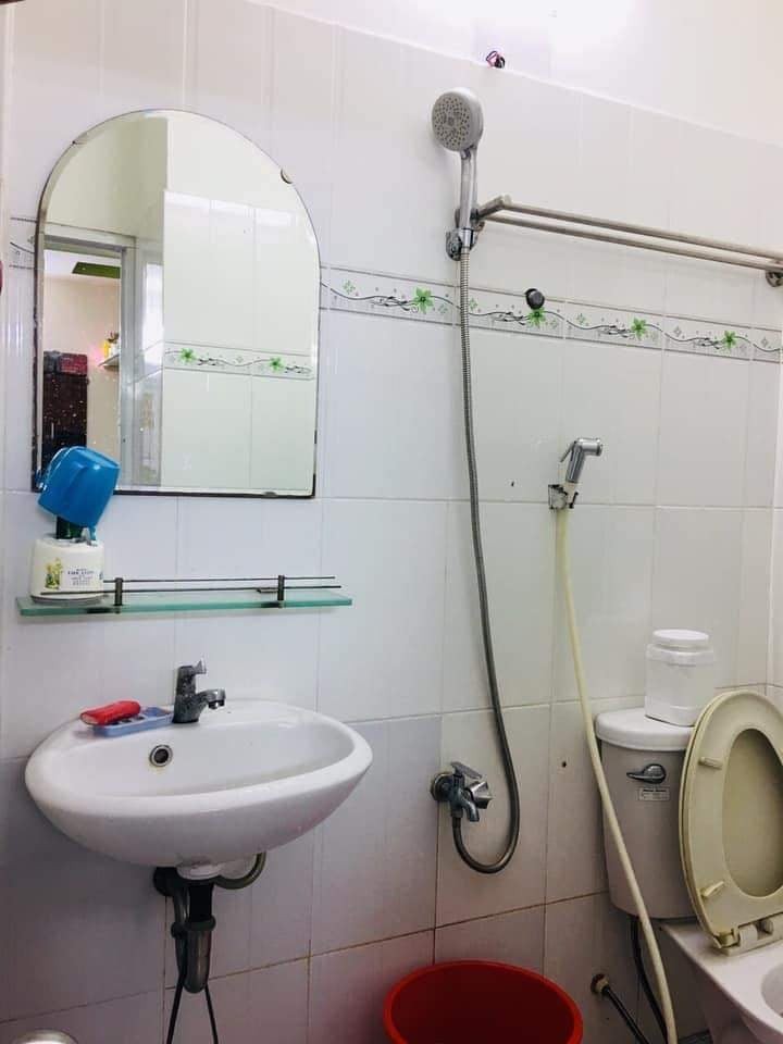 Bán gấp nhà mặt tiền Đống Đa, Bình Thạnh, khu vực yên tĩnh, 70m2, 4 tầng, 5 phòng ngủ.