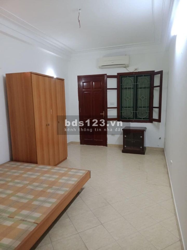 Bán Nhà Phố Hoa Bằng, chưa đến 4 tỷ ô tô đỗ cửa.