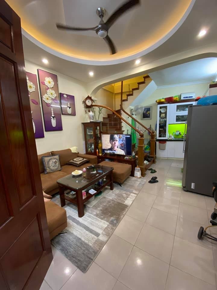 Bán Nhà Ngọc Hồi, Nhà Như khách Sạn, Vị Trí Đẹp, Ô Tô Đỗ Cổng, Gần HỒ. Nhỉnh 3 Tỷ.