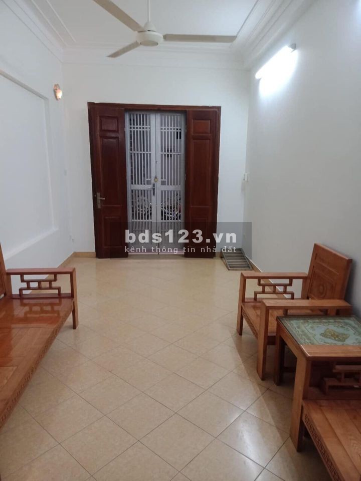 Bán Nhà Phố Hoa Bằng, chưa đến 4 tỷ ô tô đỗ cửa.