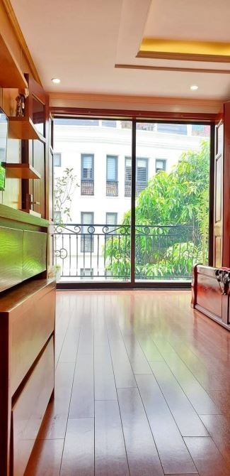 Bán nhà Nguyễn Chí Thanh kinh doanh ô tô tránh Dt 60m.5 tầng. Mt 7m. Giá 11.2 tỷ