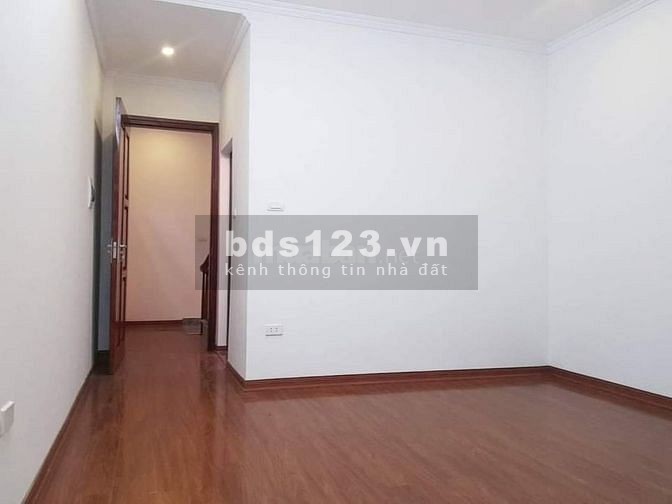 BÁN NHÀ GIÁP BÁT VỊ TRÍ TUYỆT VỜI Ở LUÔN RỪNG TIỆN ÍCH DT 45M*4T, chỉ 4.5 TỶ