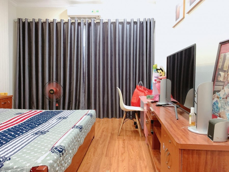 Hạ Giá! Nhà mới, nội thất đẹp Nguyễn Trãi DT 40m2x5T, MT 4m, giá 3tỷ2