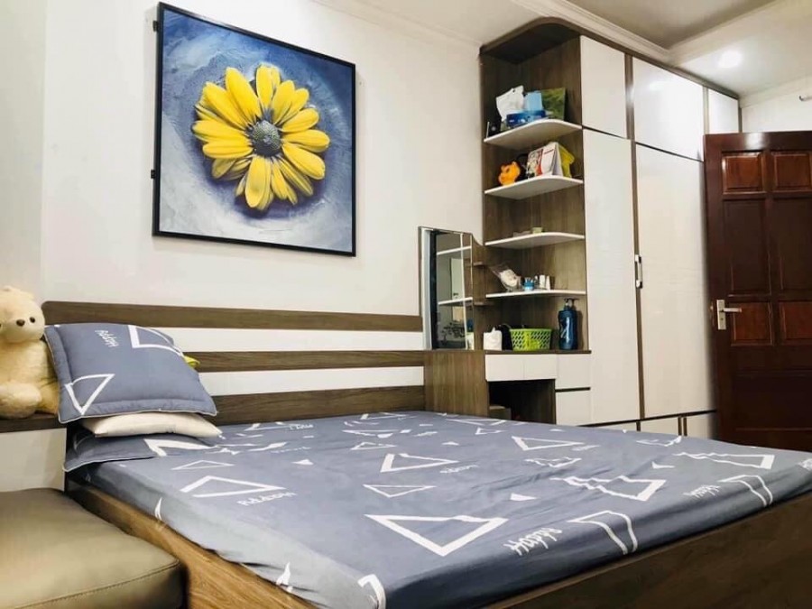 Hạ Giá! Nhà mới, nội thất đẹp Nguyễn Trãi DT 40m2x5T, MT 4m, giá 3tỷ2