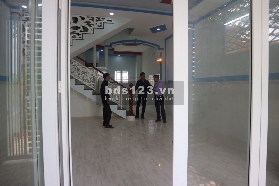 Do kẹt cần bán gấp nhà 1 trệt 1 lầu đường TL 826
