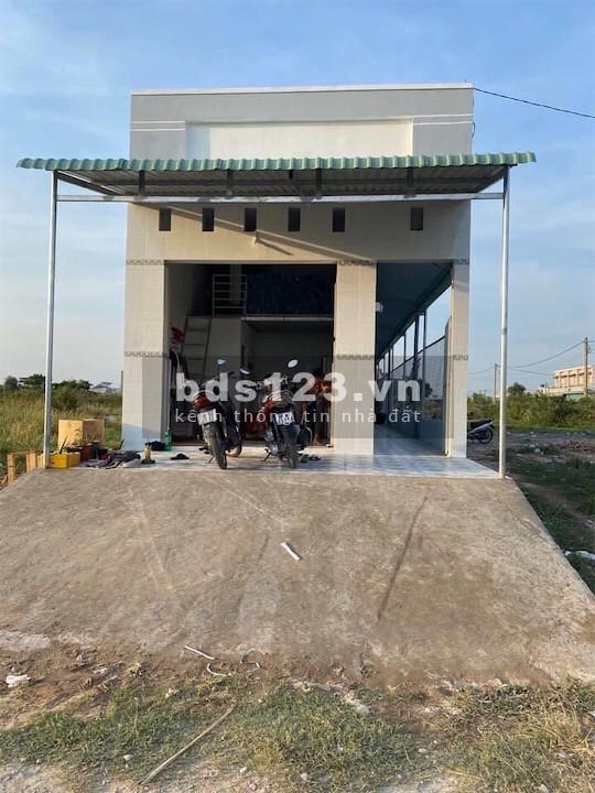 Khách vỡ nợ nên cần bán gấp dãy trọ gồm 5 phòng và 1 Ki ốt KDC Tân Đức
