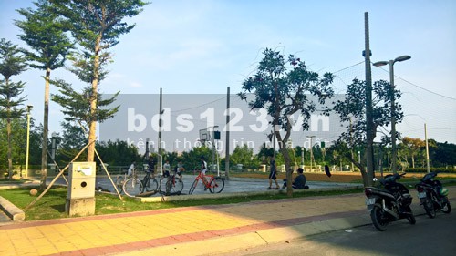 Cần bán CH Era Town, 2pn 67m2 nhà trống. Gía 1.62ty. LH 0902952207