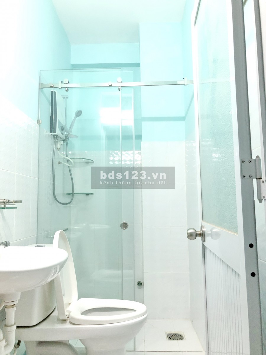 Bán nhà 3 lầu 5PN mặt tiền đường Đặng Thúc Liêng Phường 4 Quận 8