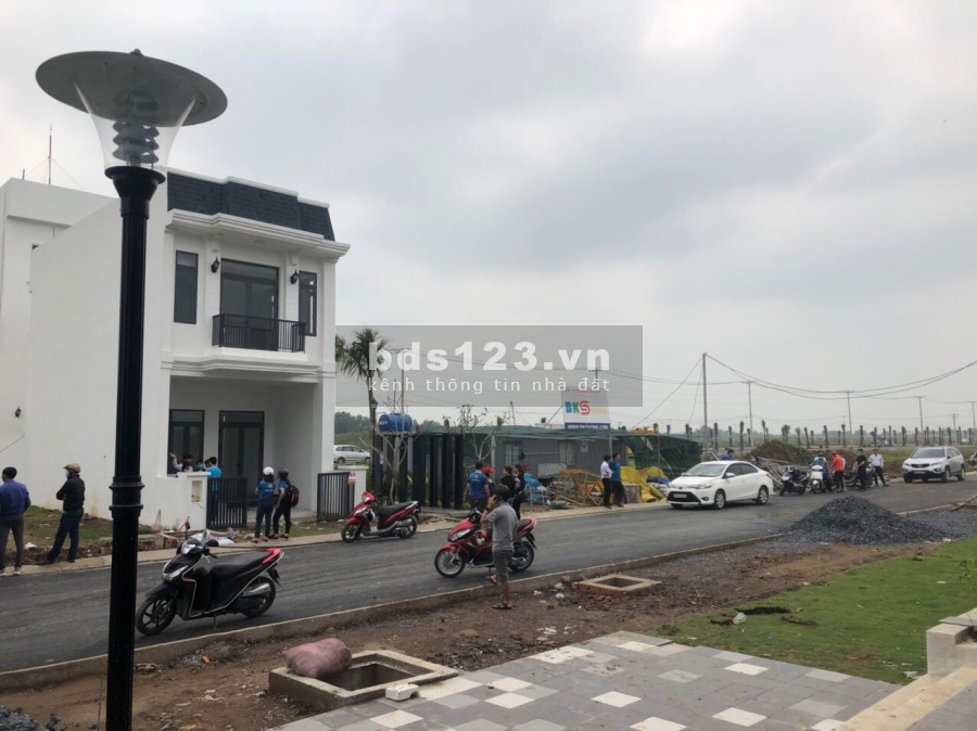 Đáo hạn ngân hàng bán gấp lô đất giá rẻ MT đường An Phú Tây 50m, giáp Bình Chánh