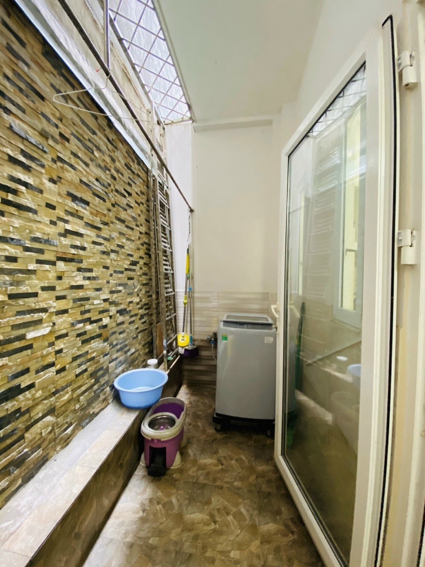 Bán Nhà Hoàng Văn Thụ, Tân Bình 48 m2, 4Lầu 4PN , 4 WC Giá Rẻ.