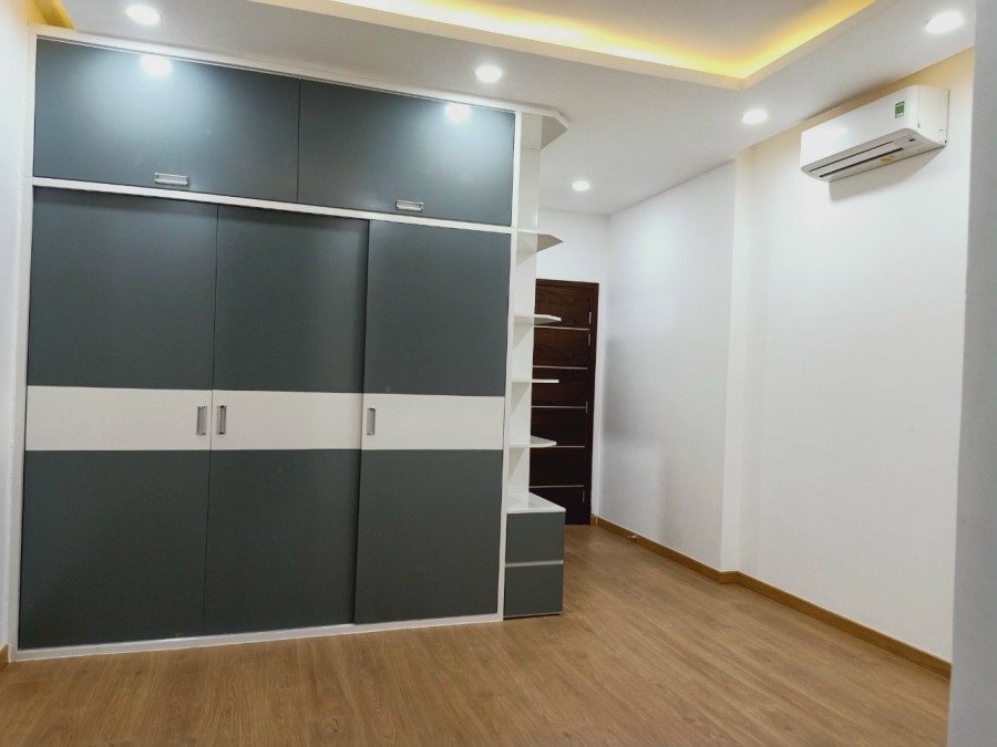 Bán Nhà Hoàng Văn Thụ, Tân Bình 48 m2, 4Lầu 4PN , 4 WC Giá Rẻ.