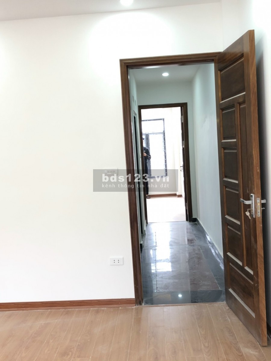 Nhà 5 tầng 42m2 phố Lê Hồng Phong, ô tô đỗ cổng ngày đêm. 0911338399.