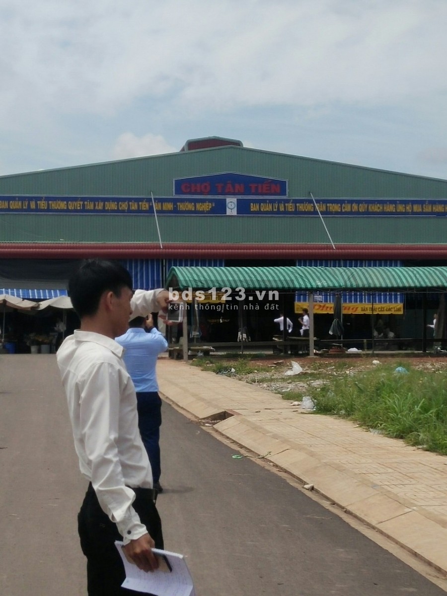 Chính chủ bán gấp lô góc duy nhất mặt tiền đối diện chợ kinh doanh mua bán đông đúc