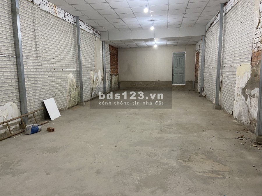 Nhà Mặt Tiền đường Nguyễn Xí: dt: 5x50m Trệt 2L: hđ cho thuê lâu dài