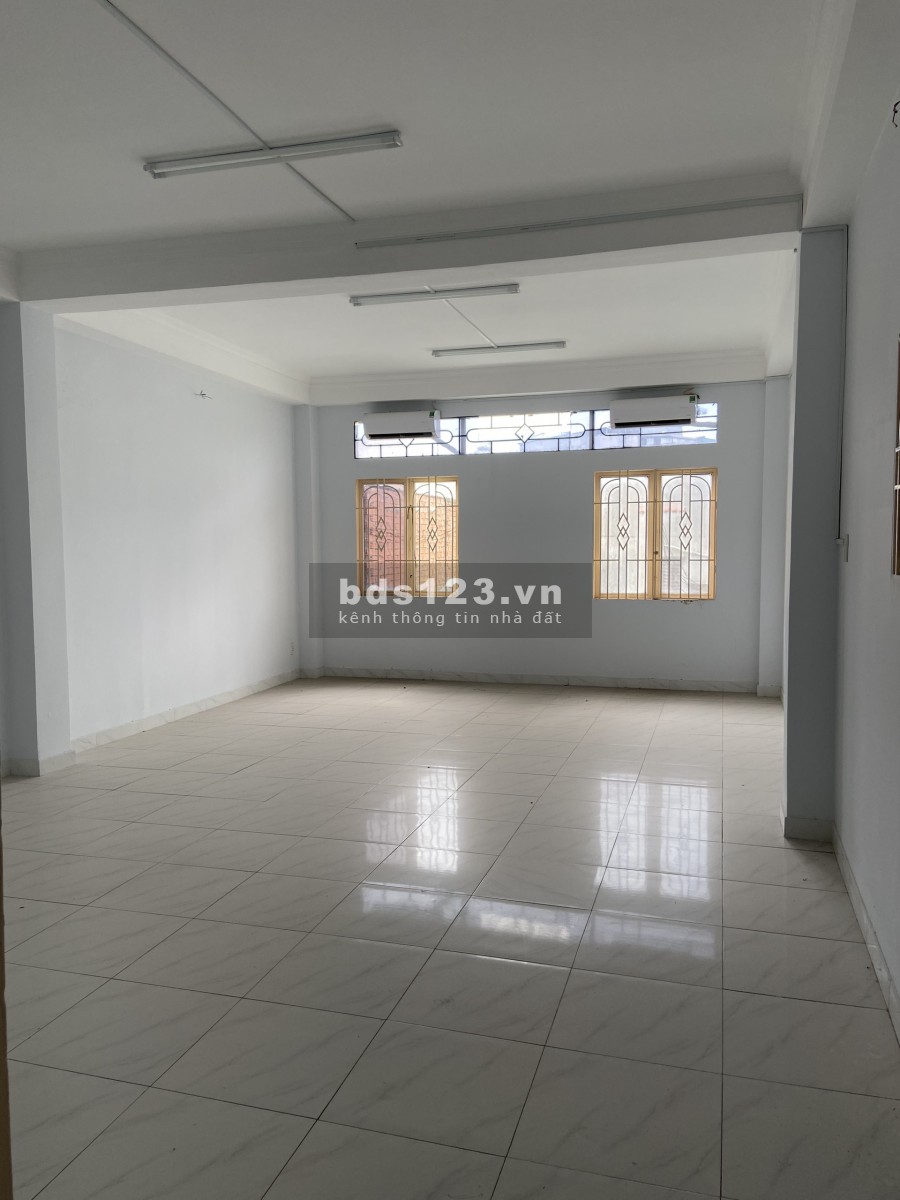 Nhà Mặt Tiền đường Nguyễn Xí: dt: 5x50m Trệt 2L: hđ cho thuê lâu dài