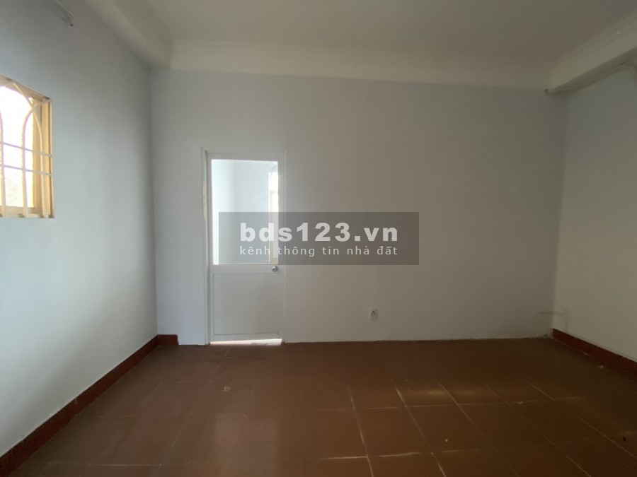 Nhà Mặt Tiền đường Nguyễn Xí: dt: 5x50m Trệt 2L: hđ cho thuê lâu dài