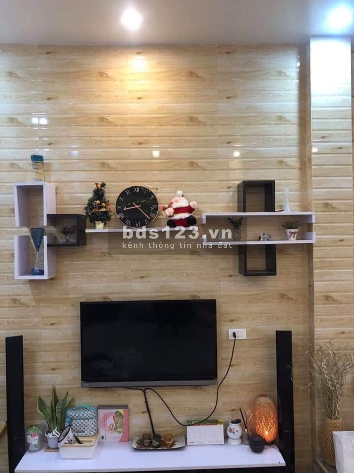 Ô tô đỗ cửa, ngõ rộng như phố, Huỳnh Thúc Kháng, Q. Đống Đa, 37m2x3 tầng.