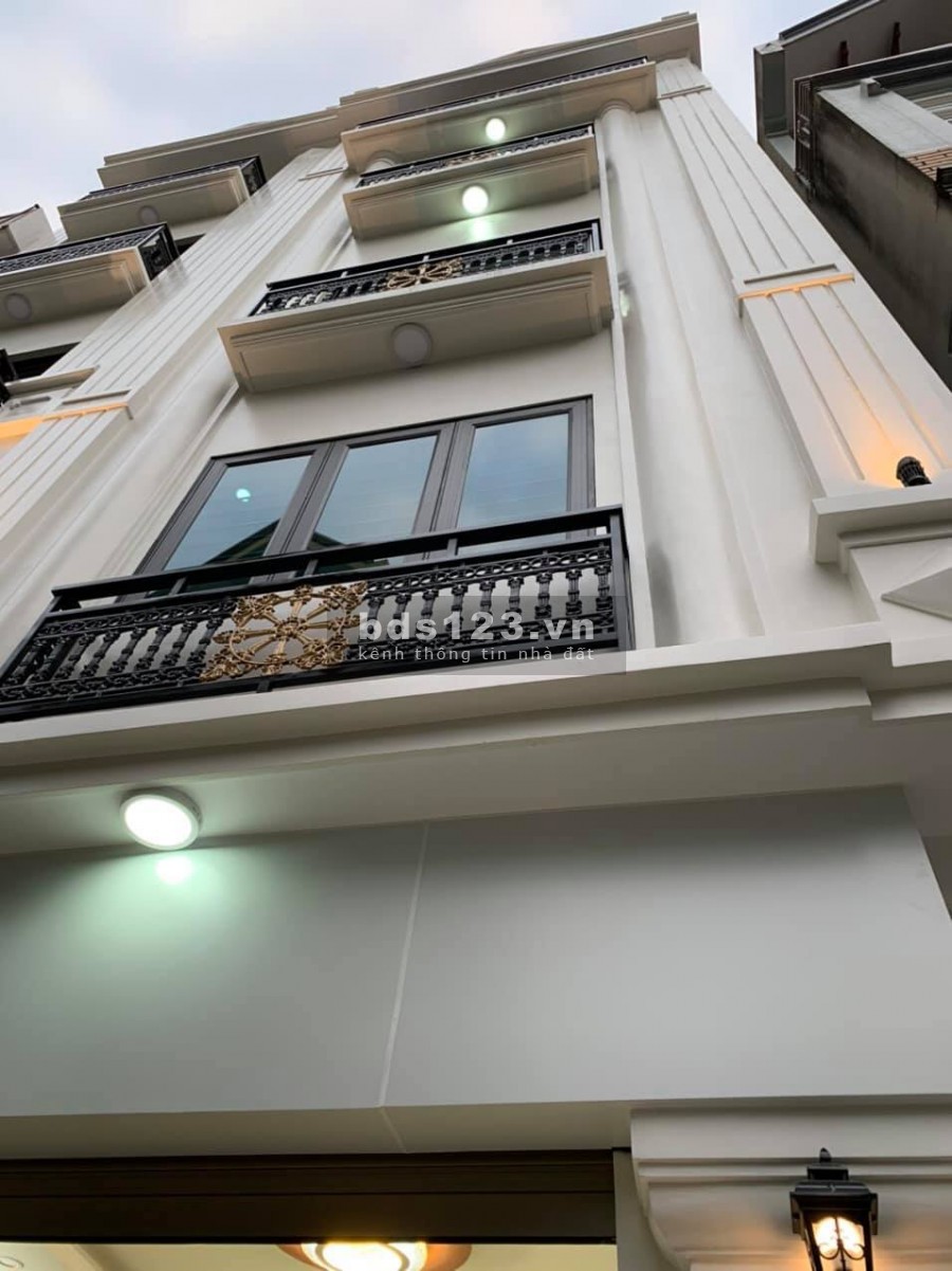 Bán nhà Cầu Diễn, ở ngay, gần hồ, ngõ nông, DT 35m2x5T, giá 3.1 tỷ. LH0968987854