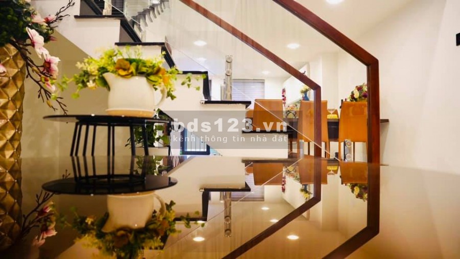 Tuần lễ vàng – Trải nghiệm Shophouse 4 tầng đường Hoàng Quốc Việt – Giá rẻ bất ngờ !!!