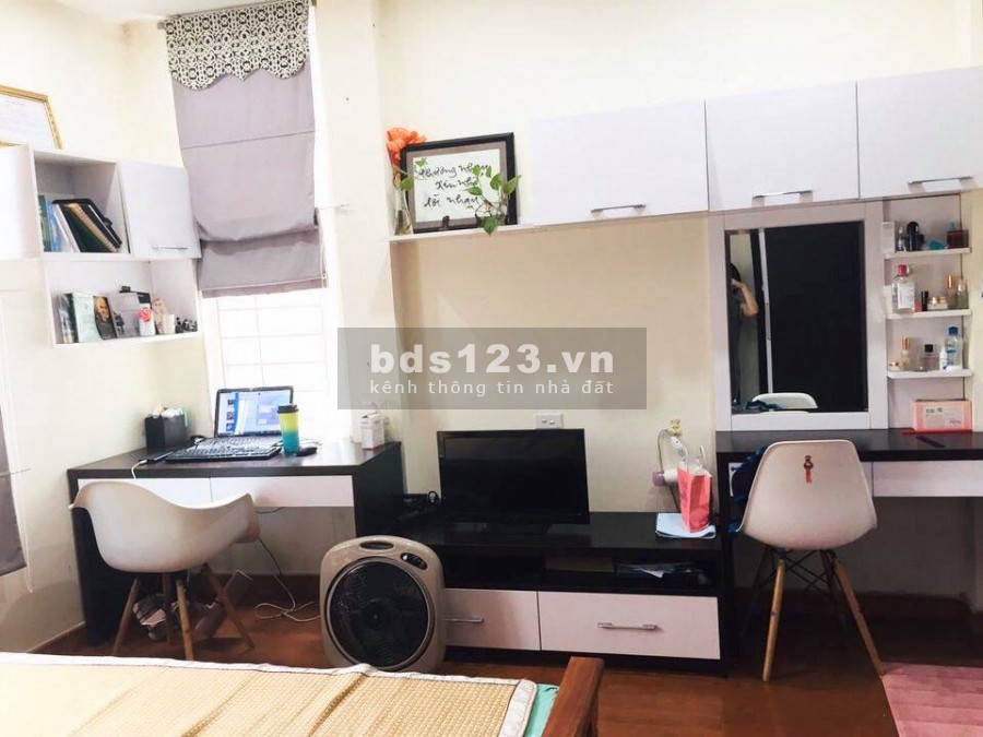 CHUYỂN CÔNG TÁC BÁN GẤP, TẶNG NỘI THẤT Ngọc Thuỵ 45m, 4tầng, MT 4,5m, 3,1 tỷ.