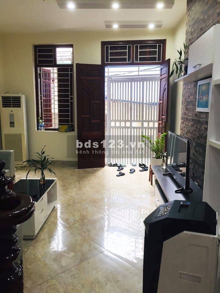 CHUYỂN CÔNG TÁC BÁN GẤP, TẶNG NỘI THẤT Ngọc Thuỵ 45m, 4tầng, MT 4,5m, 3,1 tỷ.