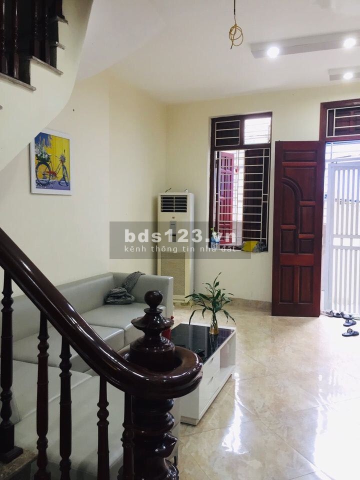 CHUYỂN CÔNG TÁC BÁN GẤP, TẶNG NỘI THẤT Ngọc Thuỵ 45m, 4tầng, MT 4,5m, 3,1 tỷ.