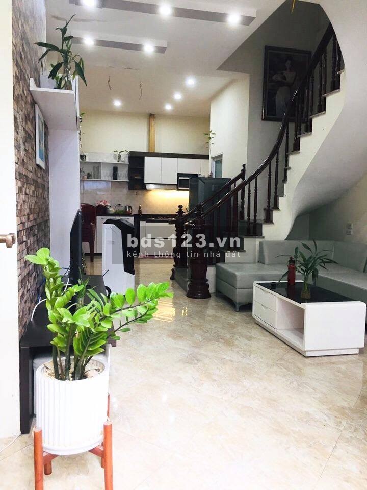 CHUYỂN CÔNG TÁC BÁN GẤP, TẶNG NỘI THẤT Ngọc Thuỵ 45m, 4tầng, MT 4,5m, 3,1 tỷ.