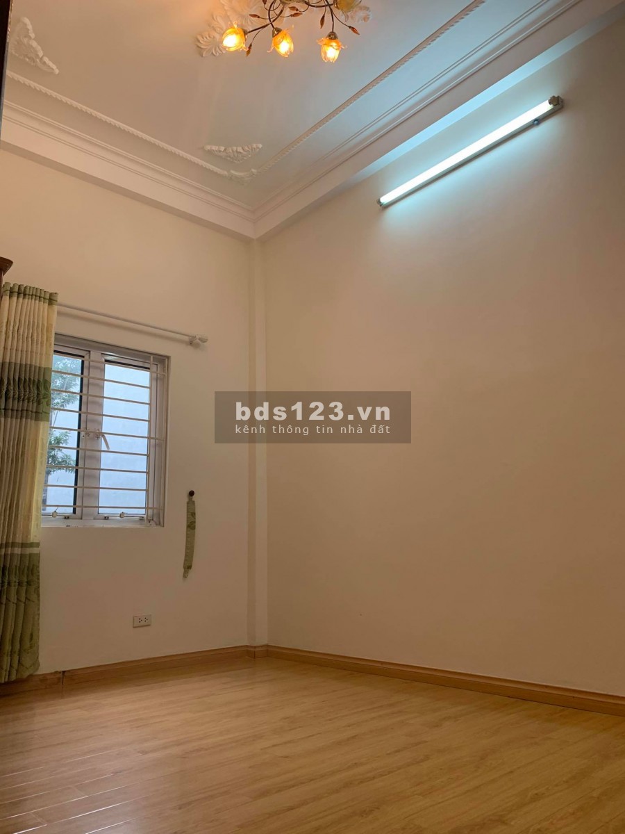 Bán gấp nhà phố Khương Trung, Thanh Xuân, 50m2 x 4T, 2 mặt thoáng, cách phố 30m, 90Triệu/m2.