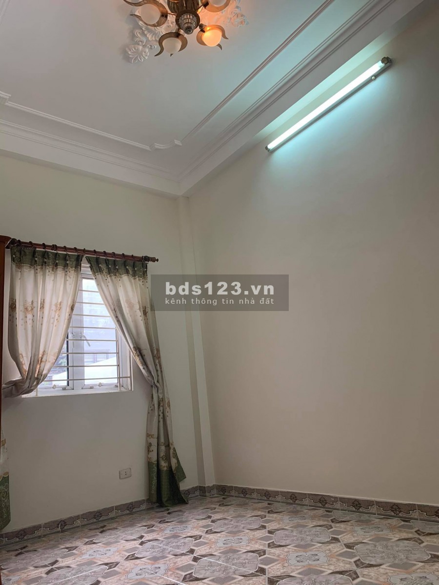 Bán gấp nhà phố Khương Trung, Thanh Xuân, 50m2 x 4T, 2 mặt thoáng, cách phố 30m, 90Triệu/m2.