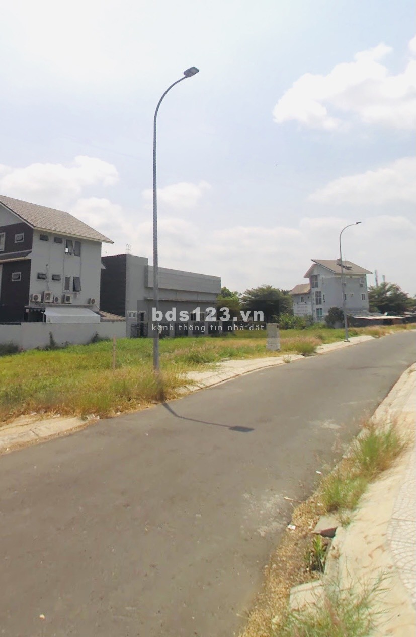 Cần bán gấp lô MT Thân Văn Nhiếp (6x20m) P. An Phú Q2, SHR gía 4.5 tỷ.