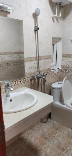 Bán nhà Ngọc Lâm, Ô TÔ, KINH DOANH, 40m, 5tầng, giá 2.8 tỷ