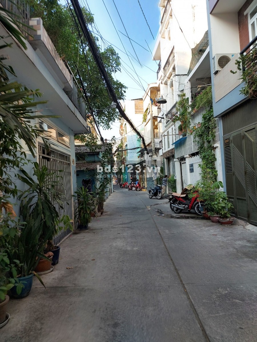 Bán nhà CMT8, đối diện Ngân hàng MB, Phường 15, Quận 10, giá 3 tỷ 8