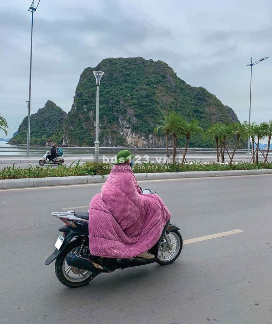 Bán nhà mới Định Công Thượng,Hoàng Mai 30m2, 5Tầng, mặt tiền 5m, ngõ xe bagac Giá3,1 tỷ.